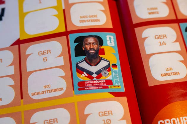 13.06.2026, Mindelheim (Bayern), das beliebte Sammelheft und die dazugehörigen Sammelbilder gibt es auch wieder zur Fussball-WM 2026 in den USA. Hier die Aufkleber der Deutschen Spieler, Antonio Rüdiger (Deutschland)