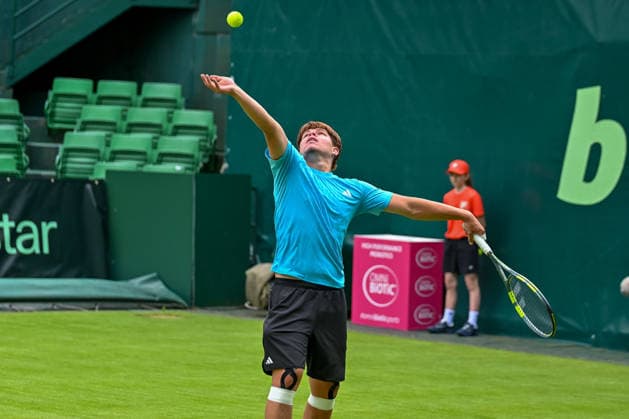 Diego Dedura (Deutschland) schlaegt auf TERRA WORTMANN Open 2026, Tennis, ATP, Tennis Herren 500, Turnier, Qualifikation, 13.06.2026, TERRA WORTMANN Open 2026, Tennis, ATP 500, Turnier, Qualifikation, 13.06.2026 Halle