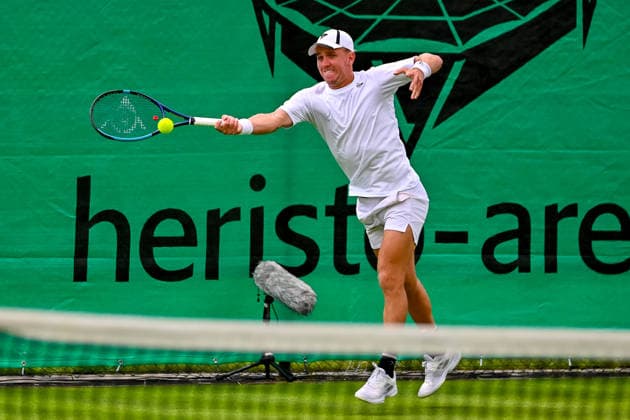 Filip Cristian Jianu (Rumaenien) schlaegt mit der Vorhand TERRA WORTMANN Open 2026, Tennis, ATP, Tennis Herren 500, Turnier, Qualifikation, 13.06.2026, TERRA WORTMANN Open 2026, Tennis, ATP 500, Turnier, Qualifikation, 13.06.2026 Halle