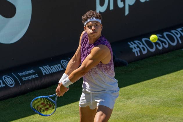 Ben Shelton am Ball, Aktion, Action, Ben Shelton vs. Sho Shimabukuro, Tennis, ATP, Tennis Herren Turnier, Boss-Open, Center-Court, Viertelfinale, 13.06.2026, Ben Shelton vs. Sho Shimabukuro, Tennis, ATP-Turnier, Boss-Open, Center-Court, Viertelfinale, 13.06.2026, Stuttgart