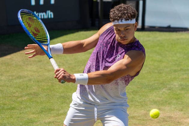 Ben Shelton am Ball, Ben Shelton vs. Sho Shimabukuro, Tennis, ATP, Tennis Herren Turnier, Boss-Open, Center-Court, Viertelfinale, 13.06.2026, Ben Shelton vs. Sho Shimabukuro, Tennis, ATP-Turnier, Boss-Open, Center-Court, Viertelfinale, 13.06.2026, Stuttgart