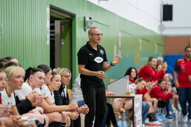 U20 Frauen-Nationalmannschaft Deutschland (GER) vs. U20 Frauen-Nationalmannschaft Spanien (SPA), Handball, Vier-Nationenturnier, 13.6.2026, Saision 2025 2026, Hannover Christopher Nordmeyer (Deutschland U20 Frauen, Bundestrainer) gestikuliert Hannover Sporthalle IGS Badenstedt Deutschland