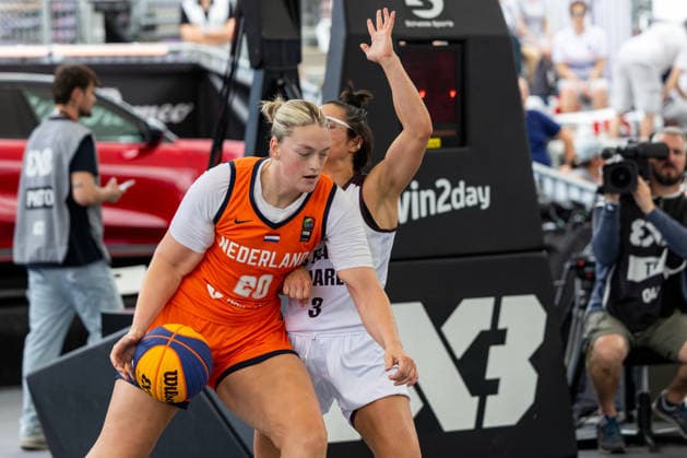BASKETBALL - FIBA 3x3 World Tour VIENNA,AUSTRIA,13.JUN.26 - BASKETBALL - FIBA 3x3 World Tour. Image shows Lotte Gerda Catherina Toornstra (NED) and Hortense Limouzin (Rapid Bucharest).  GEPAxpictures xPhilippxBrem