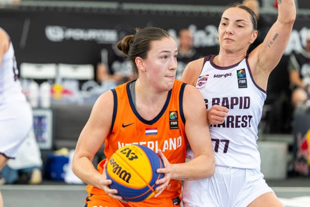 BASKETBALL - FIBA 3x3 World Tour VIENNA,AUSTRIA,13.JUN.26 - BASKETBALL - FIBA 3x3 World Tour. Image shows Iris Vennema (NED) and Nagy-Voica Bianca-Ioana (Rapid Bucharest).  GEPAxpictures xPhilippxBrem