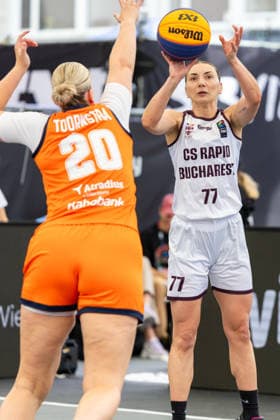 BASKETBALL - FIBA 3x3 World Tour VIENNA,AUSTRIA,13.JUN.26 - BASKETBALL - FIBA 3x3 World Tour. Image shows Lotte Gerda Catherina Toornstra (NED) and Nagy-Voica Bianca-Ioana (Rapid Bucharest).  GEPAxpictures xPhilippxBrem