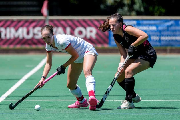 v.li.: Silje Minholz (TSVMH, 66), Laurentien Vogelmann (HCL, 5), Zweikampf, Spielszene, Duell, duel, tackle, tackling, Dynamik, Action, Aktion, 13.06.2026, Mannheim (Deutschland), Hockey, 2. Bundesliga, Gruppe Süd, Damen, TSV Mannheim - HC Ludwigsburg