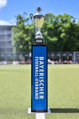 HISCOX Verbandspokal; SC Amicitia München - SpVgg Greuther Fürth; 13.06.2026 MÜNCHEN, GERMANY - 13. June: im Bild der Pokal des BFV vor dem Match zwischen dem SC Amicitia München und der SpVgg Greuther Fürth beim Finale des HISCOX Verbandspokals an der Sportanlage des SC Amicitia