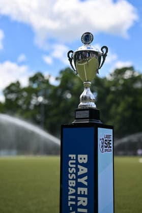 HISCOX Verbandspokal; SC Amicitia München - SpVgg Greuther Fürth; 13.06.2026 MÜNCHEN, GERMANY - 13. June: im Bild der Pokal des BFV vor dem Match zwischen dem SC Amicitia München und der SpVgg Greuther Fürth beim Finale des HISCOX Verbandspokals an der Sportanlage des SC Amicitia