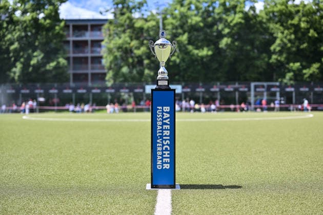 HISCOX Verbandspokal; SC Amicitia München - SpVgg Greuther Fürth; 13.06.2026 MÜNCHEN, GERMANY - 13. June: im Bild der Pokal des BFV vor dem Match zwischen dem SC Amicitia München und der SpVgg Greuther Fürth beim Finale des HISCOX Verbandspokals an der Sportanlage des SC Amicitia