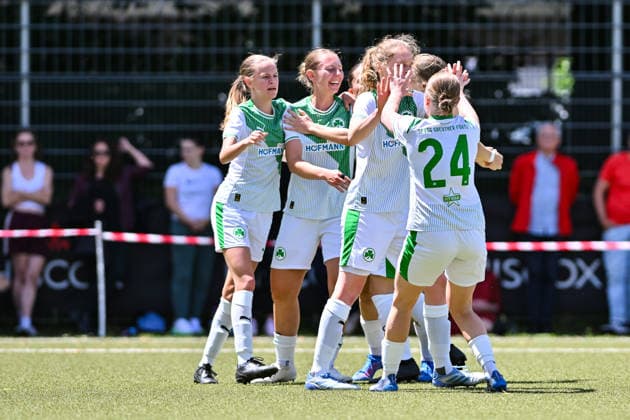HISCOX Verbandspokal; SC Amicitia München - SpVgg Greuther Fürth; 13.06.2026 MÜNCHEN, GERMANY - 13. June: Jubel der Fürtherinnen nach dem Treffer zum 0-1 durch Luisa WÖLFEL (SpVgg Greuther Fürth 10) Tor Torschuetze Freude Happy während dem Match zwischen dem SC Amicitia München und der SpVgg Greuther Fürth beim Finale des HISCOX Verbandspokals an der Sportanlage des SC Amicitia