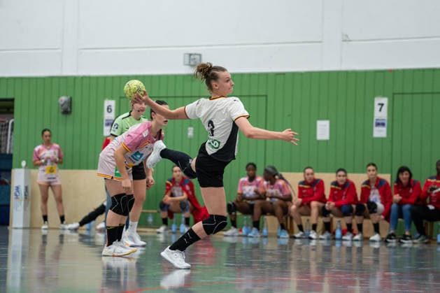 U20 Frauen-Nationalmannschaft Deutschland (GER) vs. U20 Frauen-Nationalmannschaft Spanien (SPA), Handball, Vier-Nationenturnier, 13.6.2026, Saision 2025 2026, Hannover Jana Walther (Deutschland U20 Frauen, 03, spielt bei HC Leipzig) bei einem 7-Meter Wurf Hannover Sporthalle IGS Badenstedt Deutschland