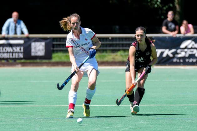 v.li.: Fanny Rinne-Cihlar (TSVMH, 30), Antonia Teskay (HCL, 21), Zweikampf, Spielszene, Duell, duel, tackle, tackling, Dynamik, Action, Aktion, 13.06.2026, Mannheim (Deutschland), Hockey, 2. Bundesliga, Gruppe Süd, Damen, TSV Mannheim - HC Ludwigsburg