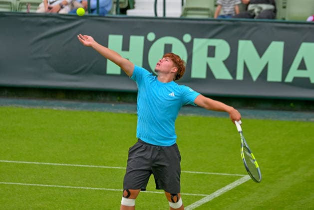 Diego Dedura (Deutschland) beim Aufschlag TERRA WORTMANN Open 2026, Tennis, ATP, Tennis Herren 500, Turnier, Qualifikation, 13.06.2026, TERRA WORTMANN Open 2026, Tennis, ATP 500, Turnier, Qualifikation, 13.06.2026 Halle