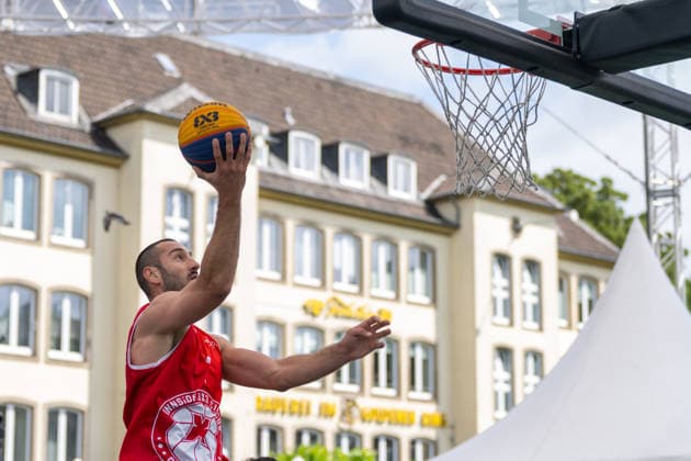 Milos Jovanovic (Team Bonn, 02) geht zum Korb. Innside 3x3 Circus, Basketball, Gruppenphase, D.Sports, 13.06.2026 Innside 3x3 Circus, Basketball, Gruppenphase, D.Sports, 13.06.2026 Duesseldorf