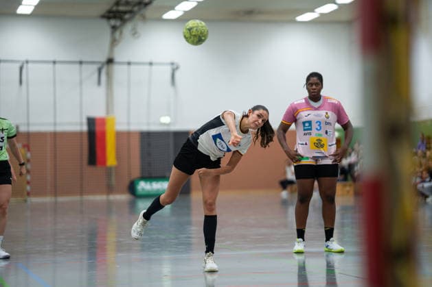 U20 Frauen-Nationalmannschaft Deutschland (GER) vs. U20 Frauen-Nationalmannschaft Spanien (SPA), Handball, Vier-Nationenturnier, 13.6.2026, Saision 2025 2026, Hannover Chiara Rohr (Deutschland U20 Frauen, 07, spielt bei HSG Bensheim Auerbach) bei einem 7-Meter Wurf Hannover Sporthalle IGS Badenstedt Deutschland