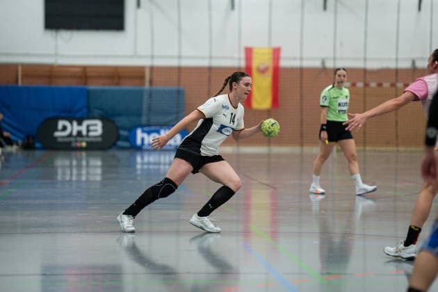 U20 Frauen-Nationalmannschaft Deutschland (GER) vs. U20 Frauen-Nationalmannschaft Spanien (SPA), Handball, Vier-Nationenturnier, 13.6.2026, Saision 2025 2026, Hannover Marleen Kern (Deutschland U20 Frauen, 14, spielt bei 1. FSV Mainz 05) beim Spielaufbau Hannover Sporthalle IGS Badenstedt Deutschland