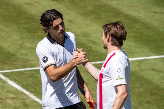 Handshake zwischen Taylor Fritz und Alexander Bublik, Alexander Bublik vs. Taylor Fritz, Tennis, ATP, Tennis Herren Turnier, Boss-Open, Center-Court, Halbfinale, 13.06.2026, Alexander Bublik vs. Taylor Fritz, Tennis, ATP-Turnier, Boss-Open, Center-Court, Halbfinale, 13.06.2026, Stuttgart