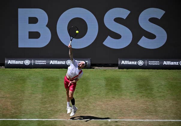 Alexander Bublik (KAZ) Aktion Aufschlag im Hintergrund Bandenwerbung Logo BOSS Tennis Herren BOSS Open ATP, Tennis Herren 250 Stuttgart 2026 Weissenhof BOSS Open ATP 250 Stuttgart 2026