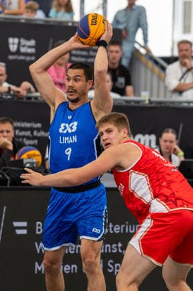 BASKETBALL - FIBA 3x3 World Tour VIENNA,AUSTRIA,13.JUN.26 - BASKETBALL - FIBA 3x3 World Tour. Image shows Mihailo Vasic (Liman) and Milos Cvrkota (Crvena Zvezda).  GEPAxpictures xPhilippxBrem