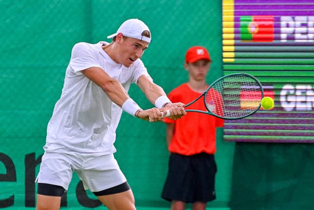 Tom Gentzsch (Deutschland) schlaegt mit der Rueckhand TERRA WORTMANN Open 2026, Tennis, ATP, Tennis Herren 500, Turnier, Qualifikation, 13.06.2026, TERRA WORTMANN Open 2026, Tennis, ATP 500, Turnier, Qualifikation, 13.06.2026 Halle