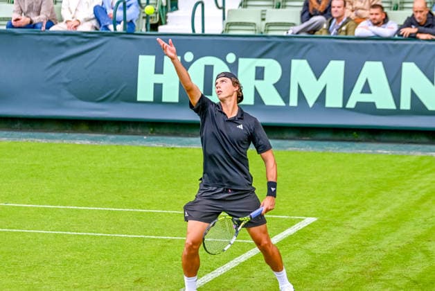 Benito Sanchez Martinez (Deutschland) beim Aufschlag TERRA WORTMANN Open 2026, Tennis, ATP, Tennis Herren 500, Turnier, Qualifikation, 13.06.2026, TERRA WORTMANN Open 2026, Tennis, ATP 500, Turnier, Qualifikation, 13.06.2026 Halle