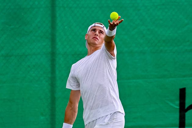 Tom Gentzsch (Deutschland) beim Aufschlag TERRA WORTMANN Open 2026, Tennis, ATP, Tennis Herren 500, Turnier, Qualifikation, 13.06.2026, TERRA WORTMANN Open 2026, Tennis, ATP 500, Turnier, Qualifikation, 13.06.2026 Halle