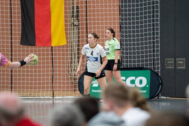 U20 Frauen-Nationalmannschaft Deutschland (GER) vs. U20 Frauen-Nationalmannschaft Spanien (SPA), Handball, Vier-Nationenturnier, 13.6.2026, Saision 2025 2026, Hannover Lara Egeling (Deutschland U20 Frauen, 04, spielt bei Borussia Dortmund) in der Verteidigung Hannover Sporthalle IGS Badenstedt Deutschland