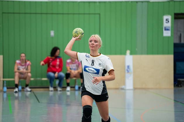 U20 Frauen-Nationalmannschaft Deutschland (GER) vs. U20 Frauen-Nationalmannschaft Spanien (SPA), Handball, Vier-Nationenturnier, 13.6.2026, Saision 2025 2026, Hannover Ruslana Litvinov (Deutschland U20 Frauen, 08, spielt bei Buxtehuder SV) beim Spielaufbau Hannover Sporthalle IGS Badenstedt Deutschland