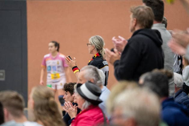 U20 Frauen-Nationalmannschaft Deutschland (GER) vs. U20 Frauen-Nationalmannschaft Spanien (SPA), Handball, Vier-Nationenturnier, 13.6.2026, Saision 2025 2026, Hannover Fans der U20 Frauen-Nationalmannschaft Deutschland (GER) klatschen Hannover Sporthalle IGS Badenstedt Deutschland