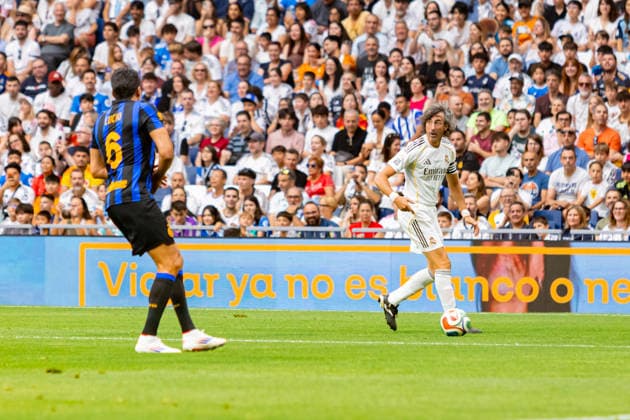 ESP: Corazon Classic Match 2026 Real Madrid Leyendasv Inter Legends Jose Emilio Amavisca of Real Madrid during Corazon Classic Match 2026 between Real Madrid Leyendas v Inter Legends played at Santiago Bernabeu Stadium, Madrid on June 13, 2026 in Spain; Madrid Spain Futbol
