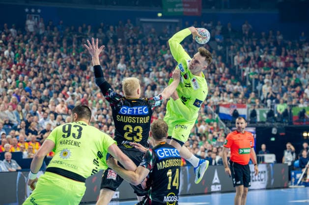 Köln, 12.05.2026, Handball, Herren, EHF Champions League Men 2025 26, Halbfinale, SC Magedeburg - Füchse Berlin Lasse Bredekjaer Andersson (Füchse Berlin, 11) beim Wurf aus dem Rückraum