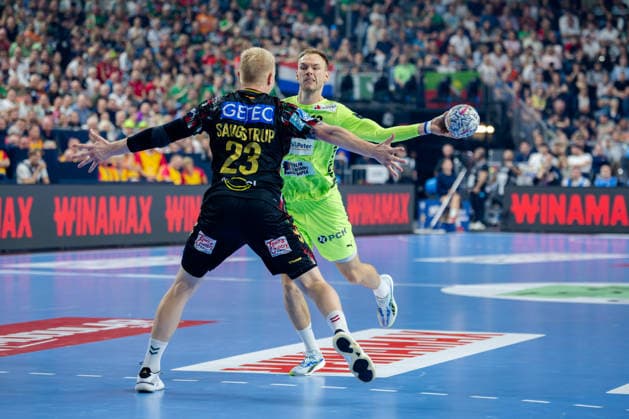 Köln, 12.05.2026, Handball, Herren, EHF Champions League Men 2025 26, Halbfinale, SC Magedeburg - Füchse Berlin Mathias Gidsel (Füchse Berlin, 19) beim Wurf aus dem Rückraum
