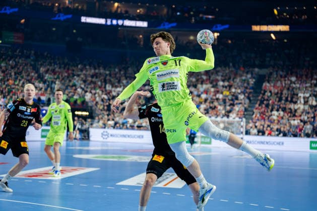 Köln, 12.05.2026, Handball, Herren, EHF Champions League Men 2025 26, Halbfinale, SC Magedeburg - Füchse Berlin Nils Lichtlein (Füchse Berlin, 17) beim Torwurf