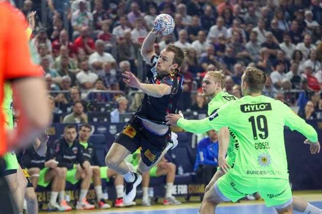 13.06.2026, xgox, Handball - EHF Champions League Halbfinale SC Magdeburg - Füchse Berlin v.l. Felix Claar (Magdeburg, 7) wirft Tor, Torschuetze, erzielt Tor, Treffer, scores the goal Köln