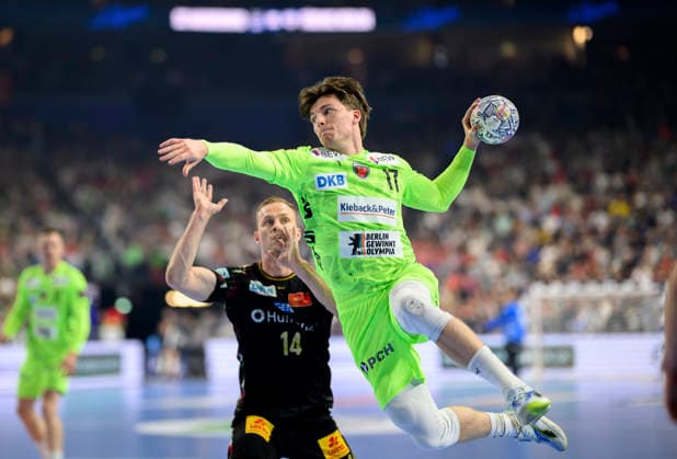 v.l. Omar Ingi MAGNUSSON (SCM) , Nils LICHTLEIN (B) Wurf, Aktion, Zweikampf. Halbfinale SC Magdeburg (MD) vs Füchse Berlin, am 13.06.2026 Männer Handball EHF Champions League Final4 2026, vom 13.06. - 14.06.2026 in Köln Deutschland. Lanxess Arena