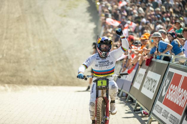 Whoop UCI Mountainbike World Series Leogang Downhill HÖLL Valentina COMMENCAL SCHWALBE BY LES ORRESat Whoop UCI Mountainbike World Series Leogang Downhill, 13.06.2026,in Leogang,AUT Foto: Sebastian Sternemann