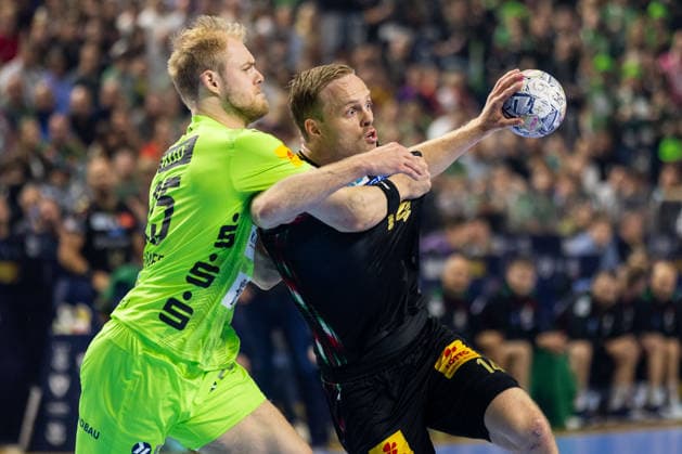 Omar Ingi MAGNUSSON (SC Magdeburg, 14) im Zweikampf gegen Matthes LANGHOFF (Fuechse Berlin, 25) GER, SC Magdeburg vs. Fuechse Berlin, Handball, TruckScout24 EHF FINAL4 2026, Halbfinale, Spielzeit 2025 2026, 13.06.2026, GER, SC Magdeburg vs. Fuechse Berlin, Handball, TruckScout24 EHF FINAL4 2026, Halbfinale, Spielzeit 2025 2026, 13.06.2026, Koeln