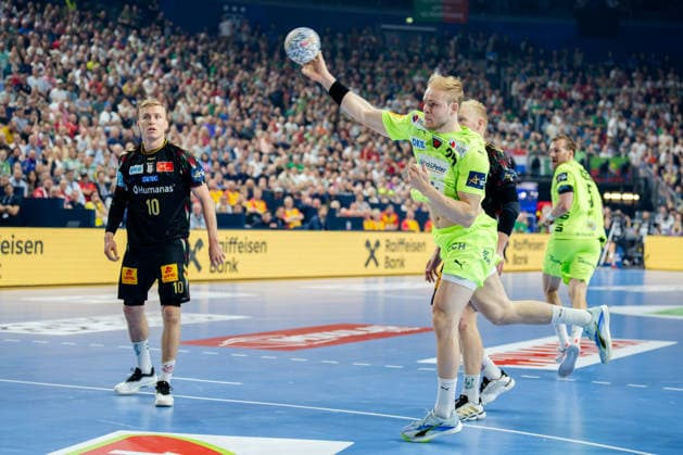 Köln, 12.05.2026, Handball, Herren, EHF Champions League Men 2025 26, Halbfinale, SC Magedeburg - Füchse Berlin Matthes Langhoff (Füchse Berlin, 25) beim Torwurf