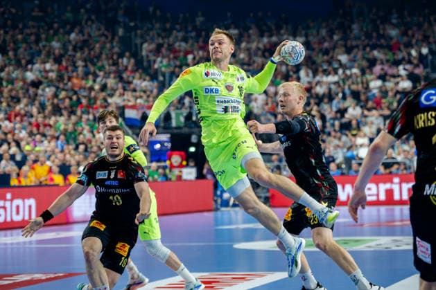 Köln, 12.05.2026, Handball, Herren, EHF Champions League Men 2025 26, Halbfinale, SC Magedeburg - Füchse Berlin Mathias Gidsel (Füchse Berlin, 19) beim Torwurf