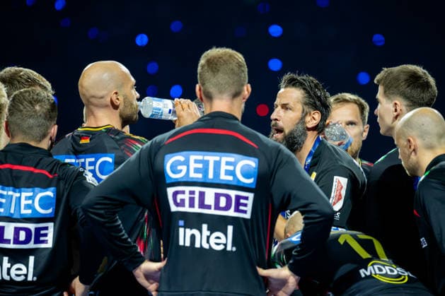 Köln, 12.05.2026, Handball, Herren, EHF Champions League Men 2025 26, Halbfinale, SC Magedeburg - Füchse Berlin Bennet Wiegert (SC Magdeburg) emotional während einer Auszeit