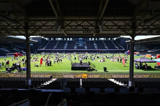 Fulham FC Picnic on the Pitch 2026. Fulham FC Picnic on the Pitch, Day One, Football, Craven Cottage, London - 13 Jun 2026London Craven Cottage United Kingdom  Copyright: xJamesxMarsh Shutterstockx 16924169eb