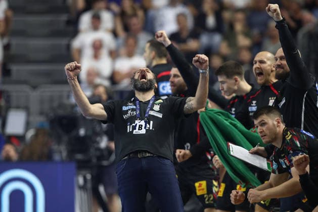 13.06.2026, xtgx, Handball, EHF Champions League Halbfinale, SC Magdeburg - Füchse Berlin v.l. Bennet Wiegert (Magdeburg, Trainer) Jubel, Torjubel, jubelt ueber das Tor, celebrate the goal, celebration Koeln