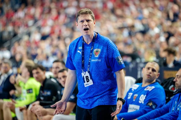 Köln, 12.05.2026, Handball, Herren, EHF Champions League Men 2025 26, Halbfinale, SC Magedeburg - Füchse Berlin Nicolej Krickau (Trainer Füchse Berlin) emotional am Spielfeldrand