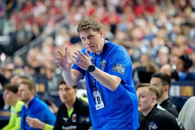 Köln, 12.05.2026, Handball, Herren, EHF Champions League Men 2025 26, Halbfinale, SC Magedeburg - Füchse Berlin Nicolej Krickau (Trainer Füchse Berlin) emotional am Spielfeldrand