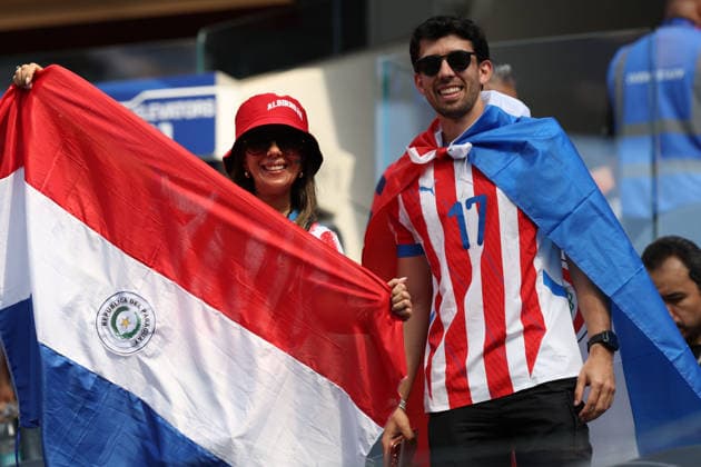 USA v Paraquay FIFA World Cup, WM, Weltmeisterschaft, Fussball 2026, 12 June 2026 USA v Paraguay- World Cup - June 12: Fans with Paraquay flag Stadium ahead of USA v Paraguay (Photo by Darren Campbell Sportpix SIPA USA) Los Angles SoFii Staduim Calififorna Usa Copyright: x(PhotoxbyxDarrenxCampbell Sportpx