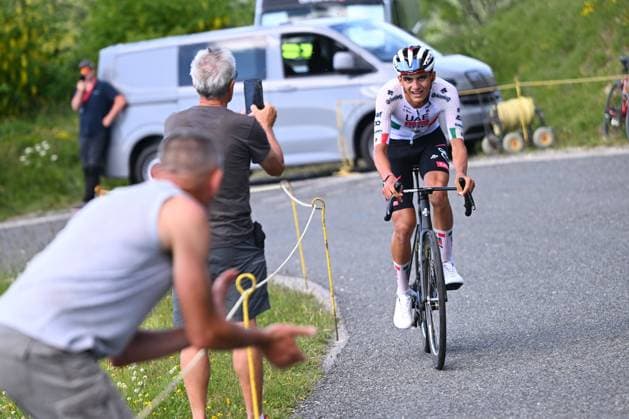 Tour Auvergne - Rhone-Alpes 2026 Stage 7 GRAND COLOMBIER, FRANCE - JUNE 13 : Del Toro Isaac (MEX) of UAE Team Emirates XRG during stage 7 of the 78th edition of Tour Auvergne - Rhone-Alpes an UCI World Tour 2.UWT cycling road race stage for Men Elite of 133.6 km with start in La Bridoire and finish in Grand Colombier on June 13, 2026 in Grand Colombier, France, 13 06 2026 ( Motordriver Guy De Vuyst - Grand Colombier France  Copyright: xVincentxKalutx