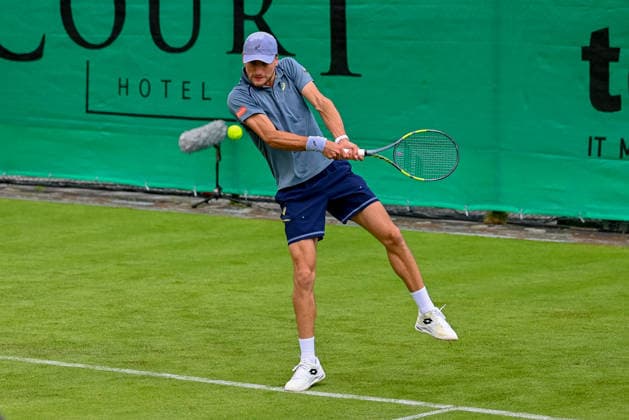 Raphael Collignon (Belgien) schlaegt mit der Rueckhand TERRA WORTMANN Open 2026, Tennis, ATP, Tennis Herren 500, Turnier, Qualifikation, 13.06.2026, TERRA WORTMANN Open 2026, Tennis, ATP 500, Turnier, Qualifikation, 13.06.2026 Halle