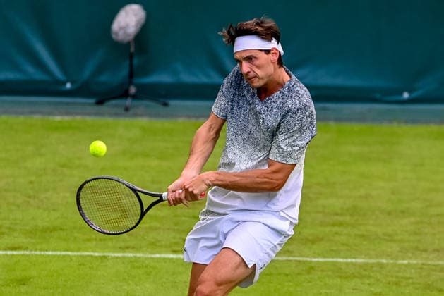Marc-Andrea Huesler (Schweiz) schlaegt mit der Rueckhand TERRA WORTMANN Open 2026, Tennis, ATP, Tennis Herren 500, Turnier, Qualifikation, 13.06.2026, TERRA WORTMANN Open 2026, Tennis, ATP 500, Turnier, Qualifikation, 13.06.2026 Halle