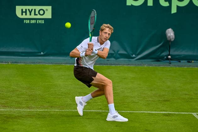 Martin Landaluce (Spanien) schlaegt einen Ball mit der Rueckhand TERRA WORTMANN Open 2026, Tennis, ATP, Tennis Herren 500, Turnier, Qualifikation, 13.06.2026, TERRA WORTMANN Open 2026, Tennis, ATP 500, Turnier, Qualifikation, 13.06.2026 Halle
