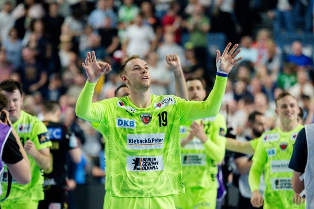 Köln, 12.05.2026, Handball, Herren, EHF Champions League Men 2025 26, Halbfinale, SC Magedeburg - Füchse Berlin Mathias Gidsel (Füchse Berlin, 19) jubelt den Fans nach Spielende zu